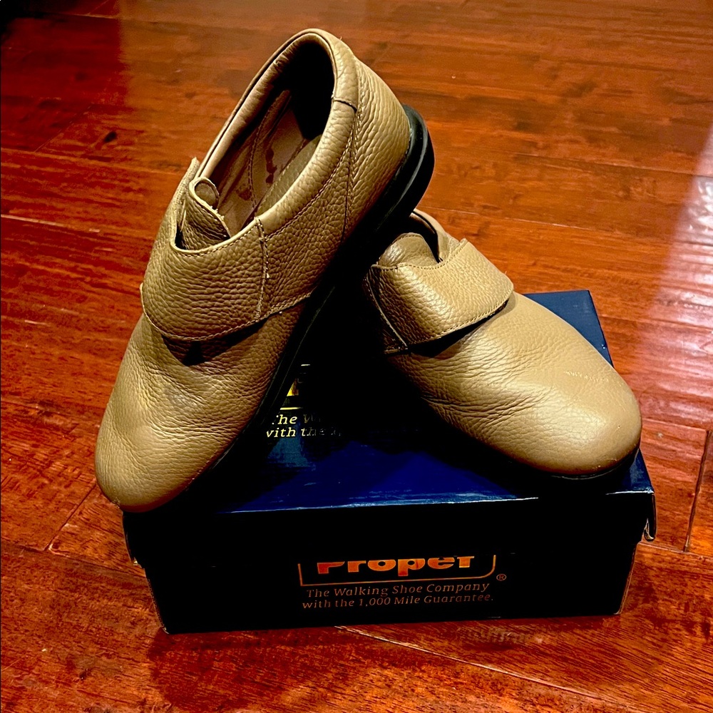 Propet brand Tan Leather walking Shoes